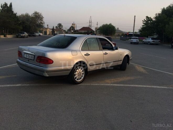 Mercedes E 230 1995, 402,000 km - 2.3 l - Sumqayıt