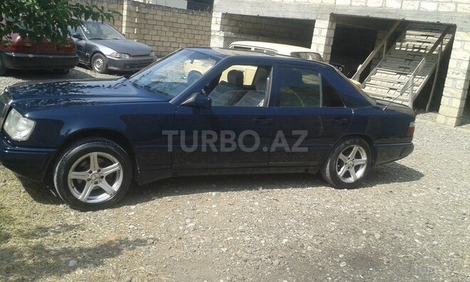 Mercedes E 230 1987, 562,331 km - 2.3 l - Yevlax