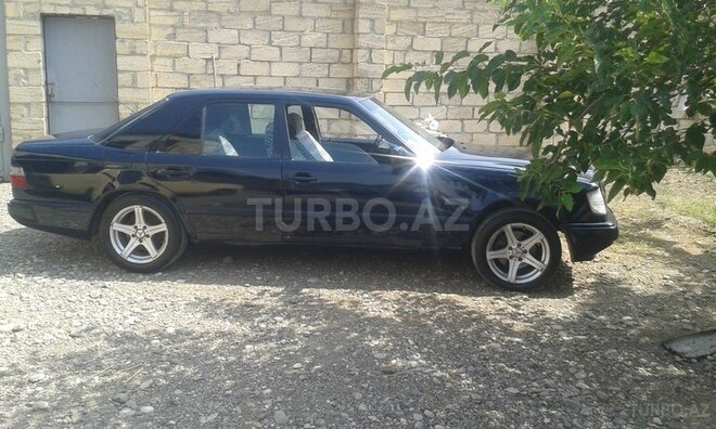 Mercedes E 230 1987, 562,331 km - 2.3 l - Yevlax