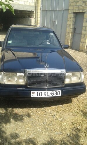 Mercedes E 230 1987, 562,331 km - 2.3 l - Yevlax