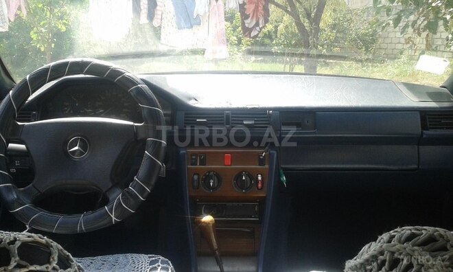 Mercedes E 230 1987, 562,331 km - 2.3 l - Yevlax