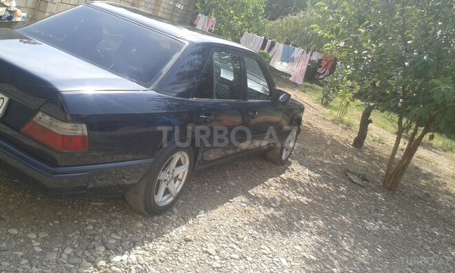 Mercedes E 230 1987, 562,331 km - 2.3 l - Yevlax