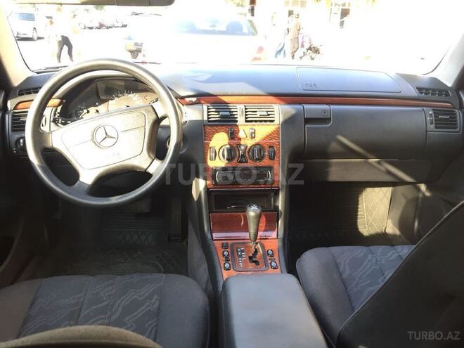 Mercedes E 240 1998, 230,000 km - 2.4 l - Bakı