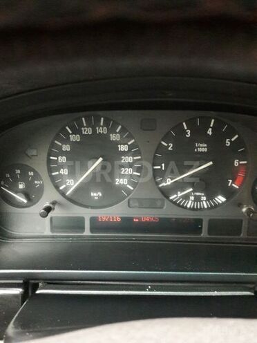 BMW 523 1999, 197,000 km - 0.3 л - Bakı