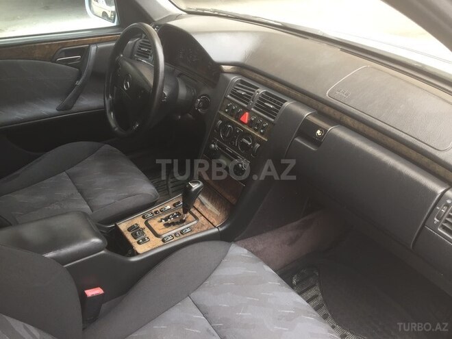 Mercedes E 240 2000, 247,648 km - 2.4 л - Bakı