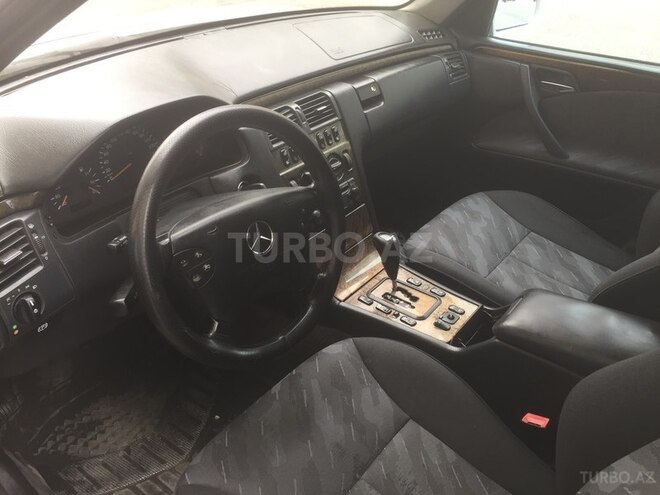 Mercedes E 240 2000, 247,648 km - 2.4 л - Bakı