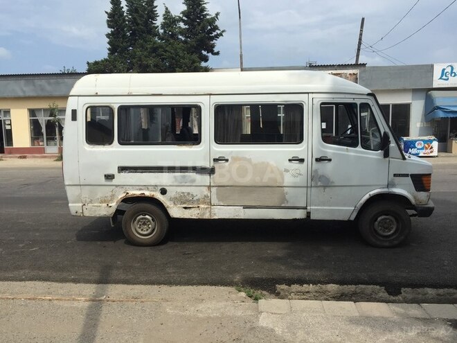 Mercedes 208 D 1993, 275,840 km - 2.3 l - Astara