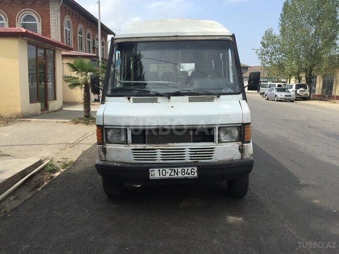 Mercedes 208 D 1993, 275,840 km - 2.3 l - Astara