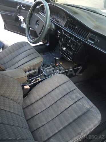 Mercedes 190 1989, 289,304 km - 2.0 l - Saatlı