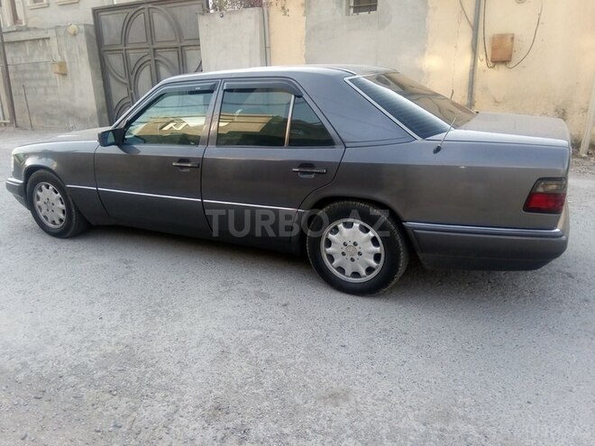 Mercedes E 200 1995, 11,700 km - 2.0 l - Bakı