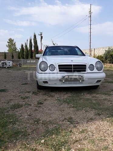 Mercedes E 230 1996, 380,000 km - 0.2 l - Masallı