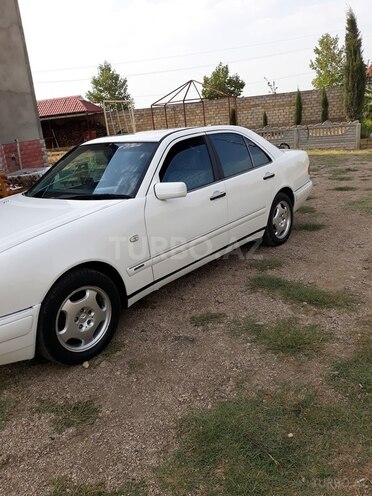 Mercedes E 230 1996, 380,000 km - 0.2 l - Masallı