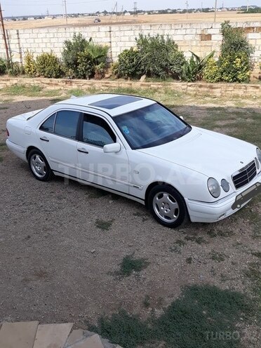 Mercedes E 230 1996, 380,000 km - 0.2 l - Masallı