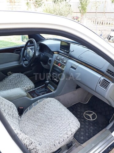 Mercedes E 230 1996, 380,000 km - 0.2 l - Masallı
