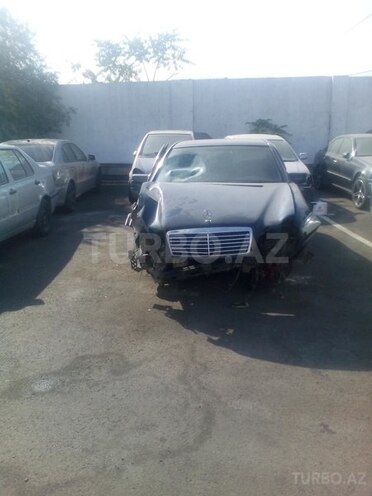 Mercedes E 230 1995, 35,000 km - 2.3 л - Bakı