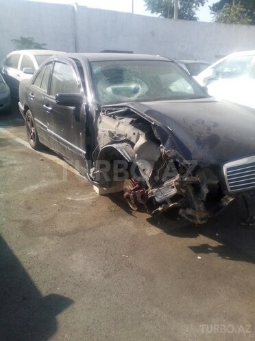 Mercedes E 230 1995, 35,000 km - 2.3 л - Bakı