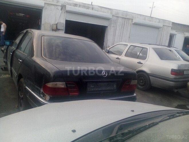 Mercedes E 230 1995, 35,000 km - 2.3 л - Bakı