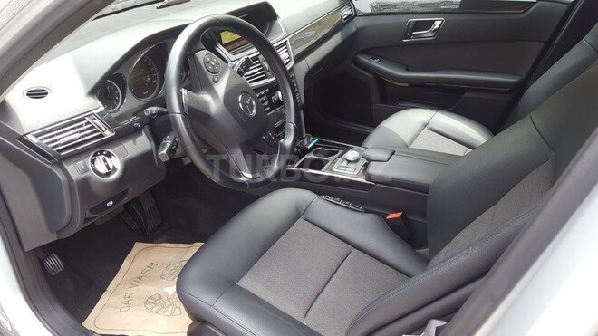 Mercedes E 250 2011, 195,000 km - 2.2 л - Bakı