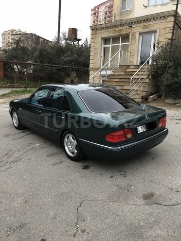Mercedes E 240 1999, 290,000 km - 2.4 l - Bakı