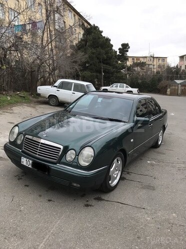 Mercedes E 240 1999, 290,000 km - 2.4 l - Bakı