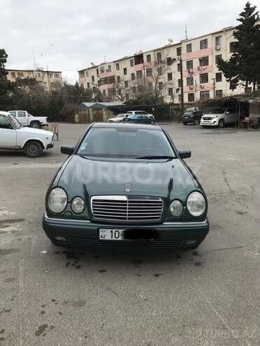 Mercedes E 240 1999, 290,000 km - 2.4 l - Bakı