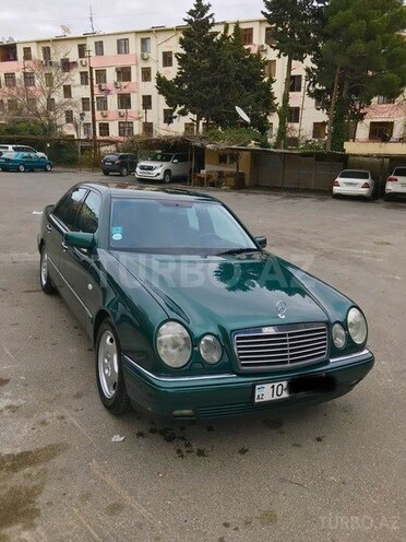 Mercedes E 240 1999, 290,000 km - 2.4 l - Bakı