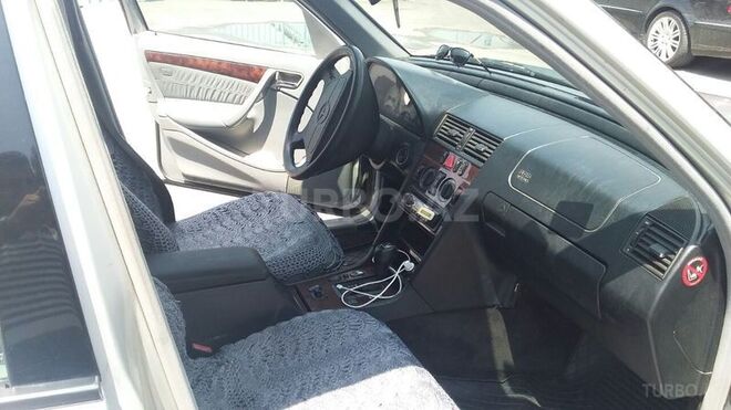 Mercedes C 180 1998, 253,800 km - 1.8 л - Quba