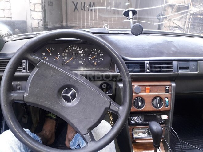 Mercedes E 300 1985, 300,000 km - 3.0 l - Bakı