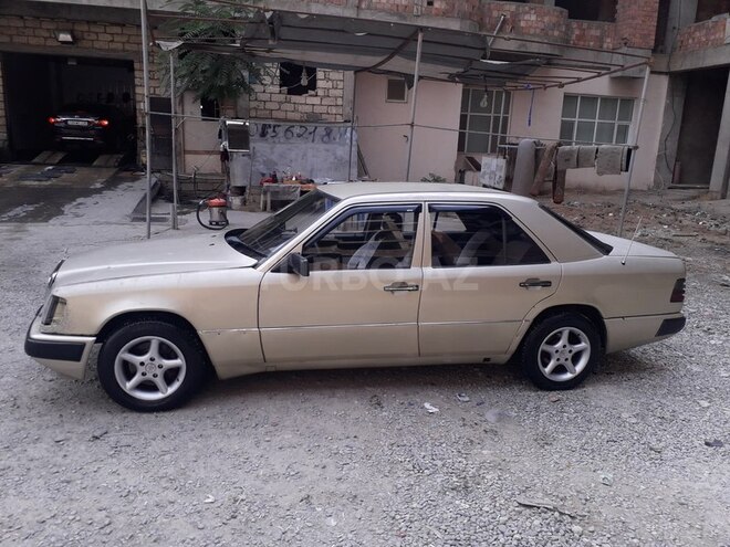 Mercedes E 300 1985, 300,000 km - 3.0 l - Bakı