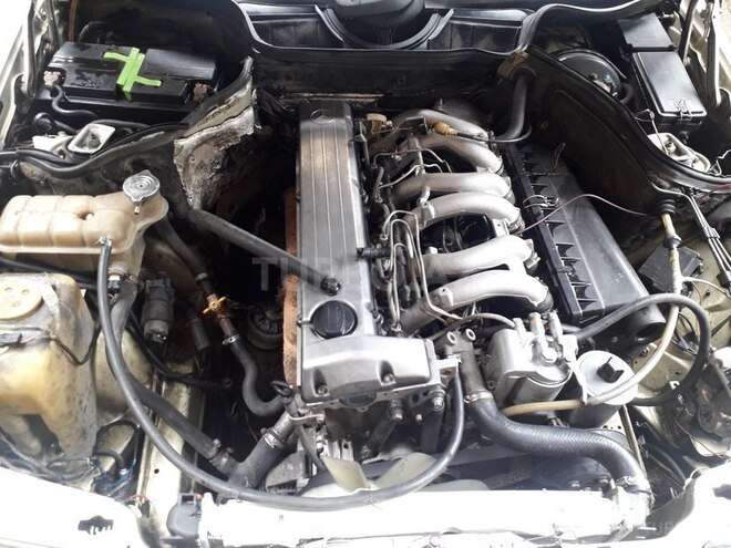Mercedes E 300 1985, 300,000 km - 3.0 l - Bakı