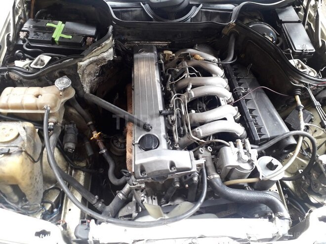 Mercedes E 300 1985, 300,000 km - 3.0 l - Bakı