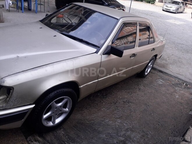 Mercedes E 300 1985, 300,000 km - 3.0 l - Bakı