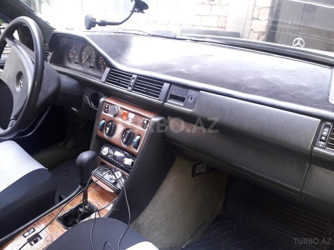 Mercedes E 300 1985, 300,000 km - 3.0 l - Bakı
