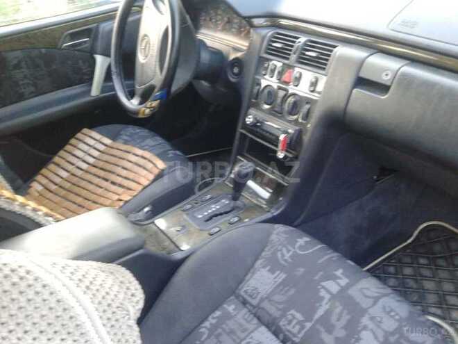 Mercedes E 220 1995, 308,752 km - 2.2 l - Bakı