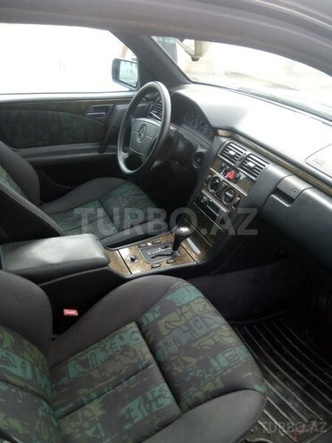 Mercedes E 230 2006, 310,000 km - 2.3 l - Bakı