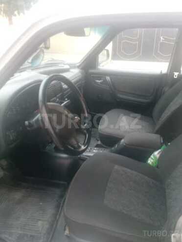 GAZ 31105 2004, 186,000 km - 2.3 l - Quba