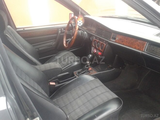 Mercedes 190 1991, 324,564 km - 1.8 l - Quba
