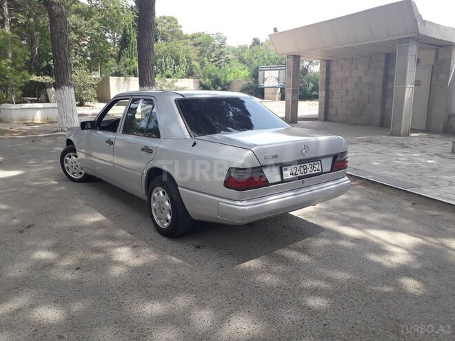 Mercedes E 200 1998, 250,000 km - 2.0 l - Sumqayıt