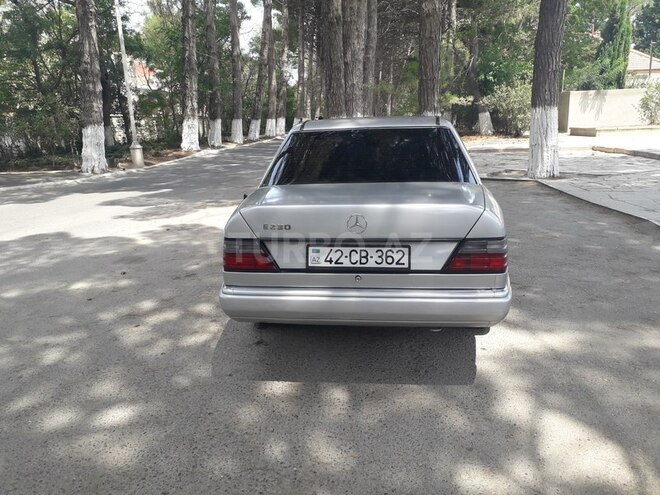 Mercedes E 200 1998, 250,000 km - 2.0 l - Sumqayıt