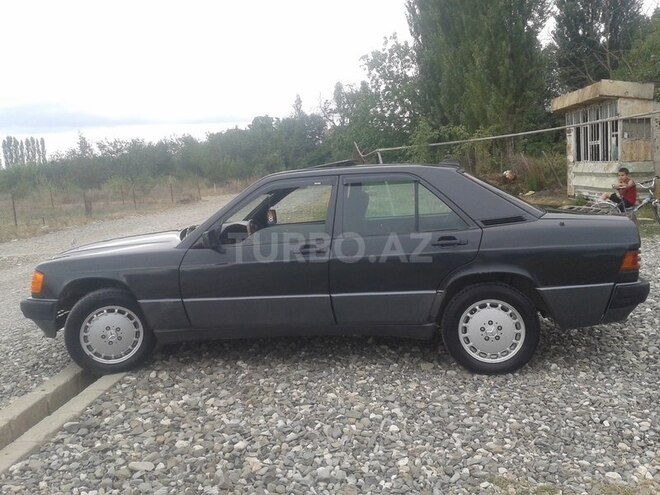Mercedes 190 1991, 324,564 km - 1.8 l - Quba