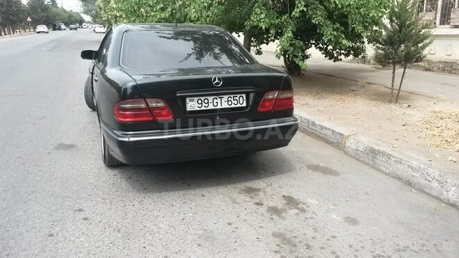 Mercedes E 220 2001, 282,800 km - 2.2 l - Bakı
