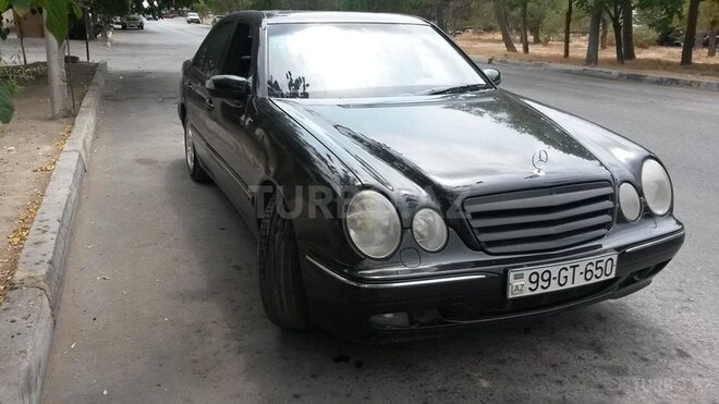 Mercedes E 220 2001, 282,800 km - 2.2 l - Bakı