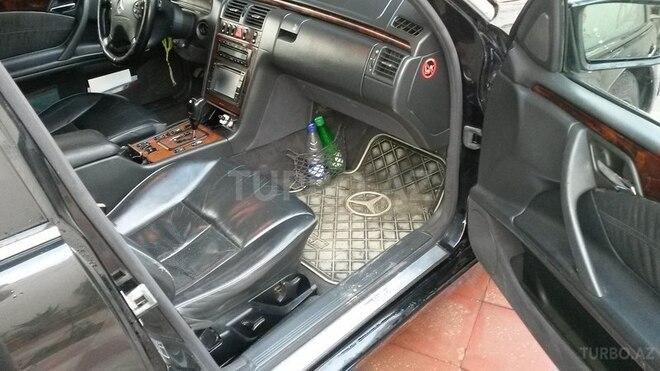 Mercedes E 220 2001, 282,800 km - 2.2 l - Bakı