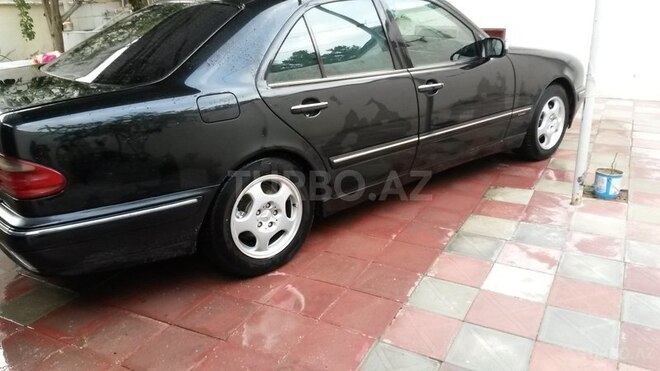 Mercedes E 220 2001, 282,800 km - 2.2 l - Bakı