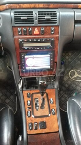 Mercedes E 220 2001, 282,800 km - 2.2 l - Bakı