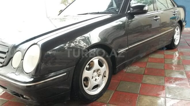Mercedes E 220 2001, 282,800 km - 2.2 l - Bakı