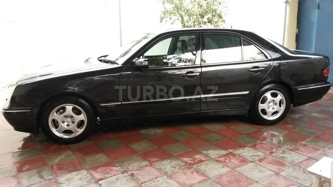 Mercedes E 220 2001, 282,800 km - 2.2 l - Bakı