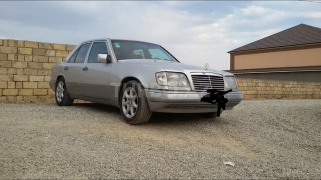 Mercedes E 220 1993, 390,500 km - 2.2 л - Bakı