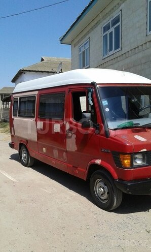 Mercedes 208 D 1993, 555,000 km - 2.3 l - Salyan