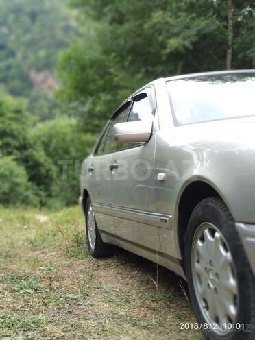 Mercedes E 280 1997, 360,000 km - 3.2 л - Bakı